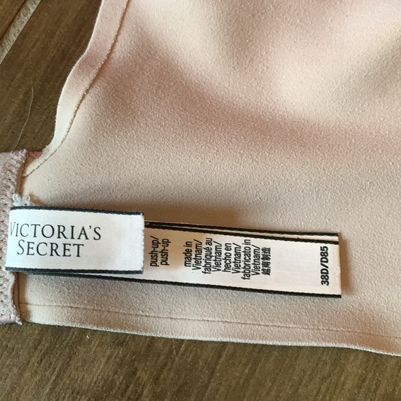 VICTORIA’S SECRET 38D nude push-up bra. LIKE NEW! - Picture 6 of 8